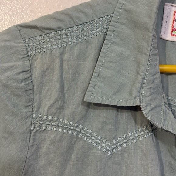 Aventura Women's Green Button Down Shirt - Picture 5 of 7